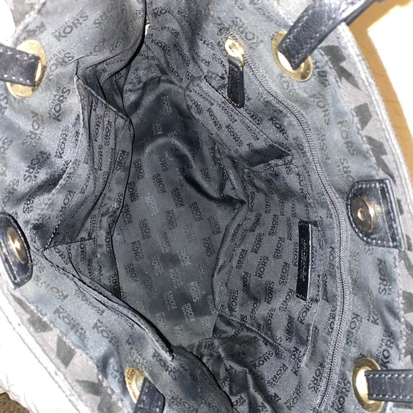 Micheal Kors Handbag - Picture 4 of 7